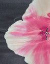 Zwart met roze aquarelbloem