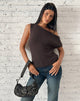 Afbeelding van Calyce Off Shoulder Top in pluizig breisel Donkerbruin