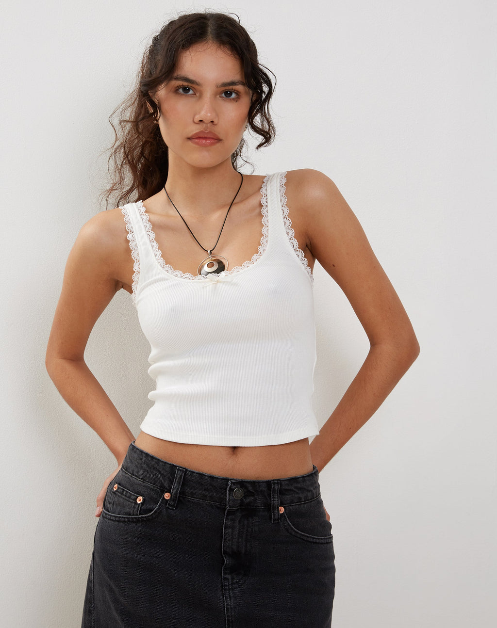 Carillo Kanten Vest Top in Wit