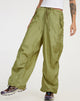 beeld van parachute broek in parachute pickle