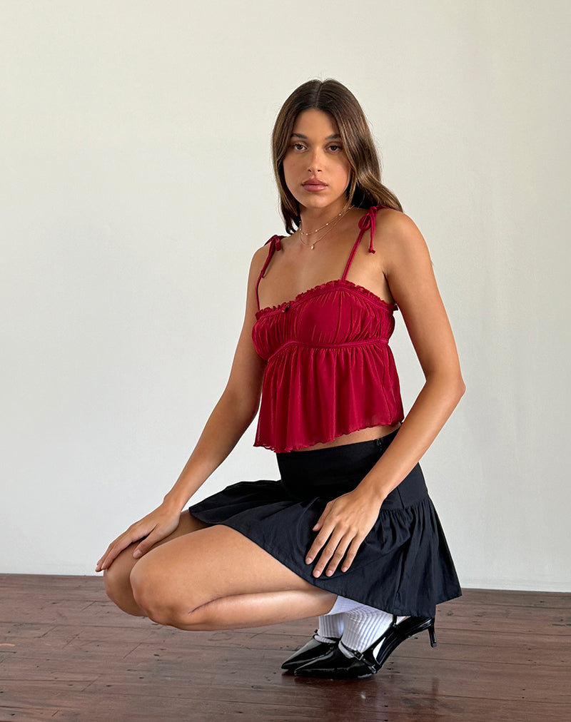 Damaris Cami Top in Red Cherry met rode bies