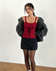 Afbeelding van Joanie Rib Cami Top in Rood met Zwarte Stropdas