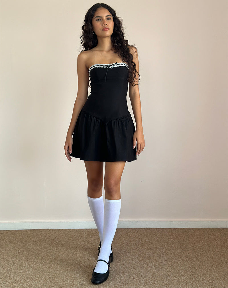 Manisha Mini Jurk in Zwart met Witte Boorden