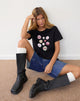 Afbeelding van Saki T-shirt in zwart met badges grafisch