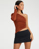beeld van Chainia One Shoulder Top in Coffee Bean