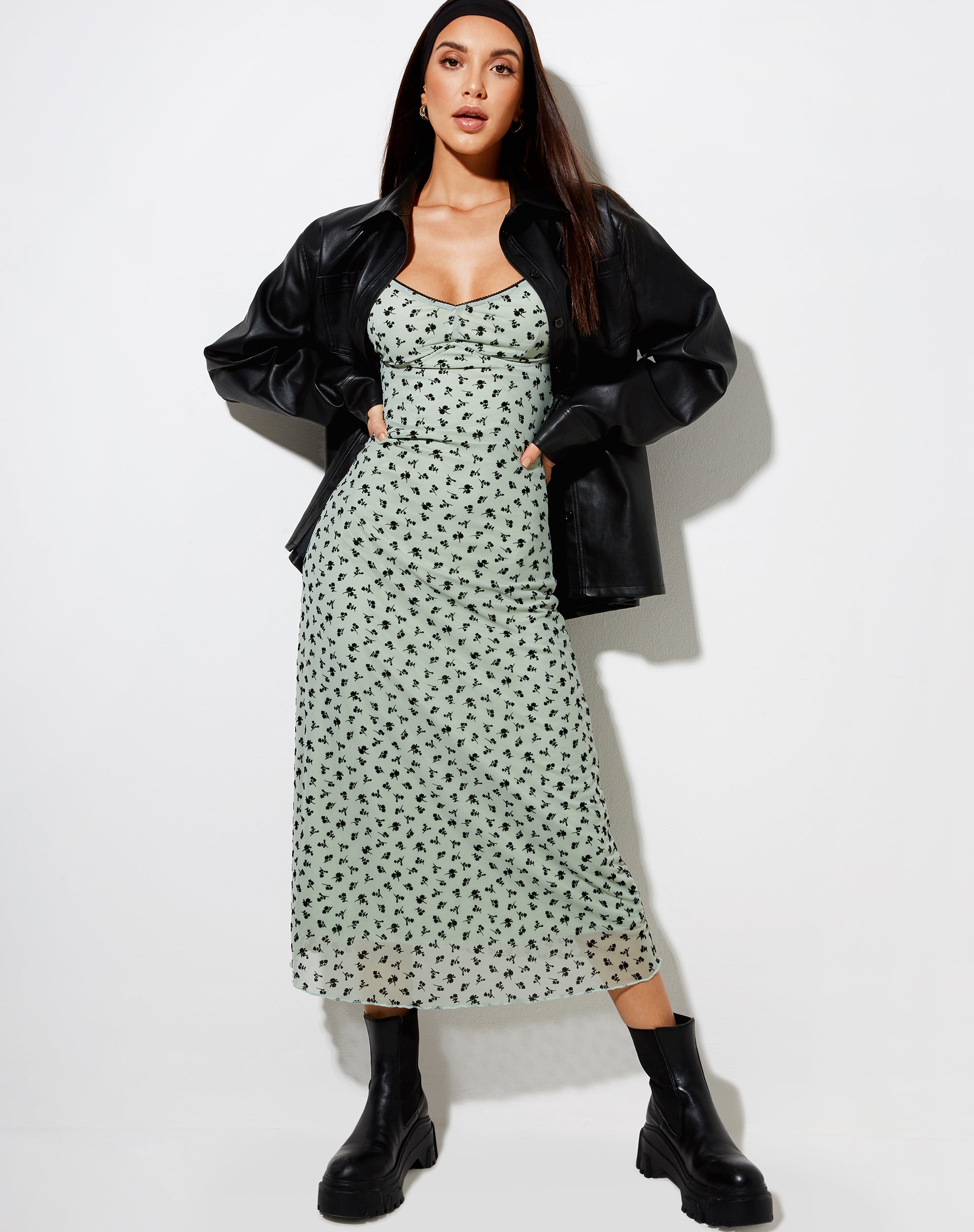 Afbeelding van Cotina Midi Dress in Sage Flower Buds Black Flock