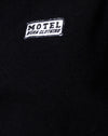 Zwart met Motel Work Kleding Label