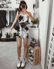 Afbeelding van Sagha Slip Dress in Mono Tie Dye Zwart Wit