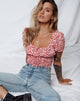 Afbeelding van Raquel Crop Top in Ditsy Butterfly Perzik en Rood