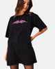 Afbeelding van Sunny Kiss Oversize T-shirt in Zwart met Roze Tribal