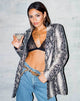 Afbeelding van Verra oversized blazer in PU Beige Snake
