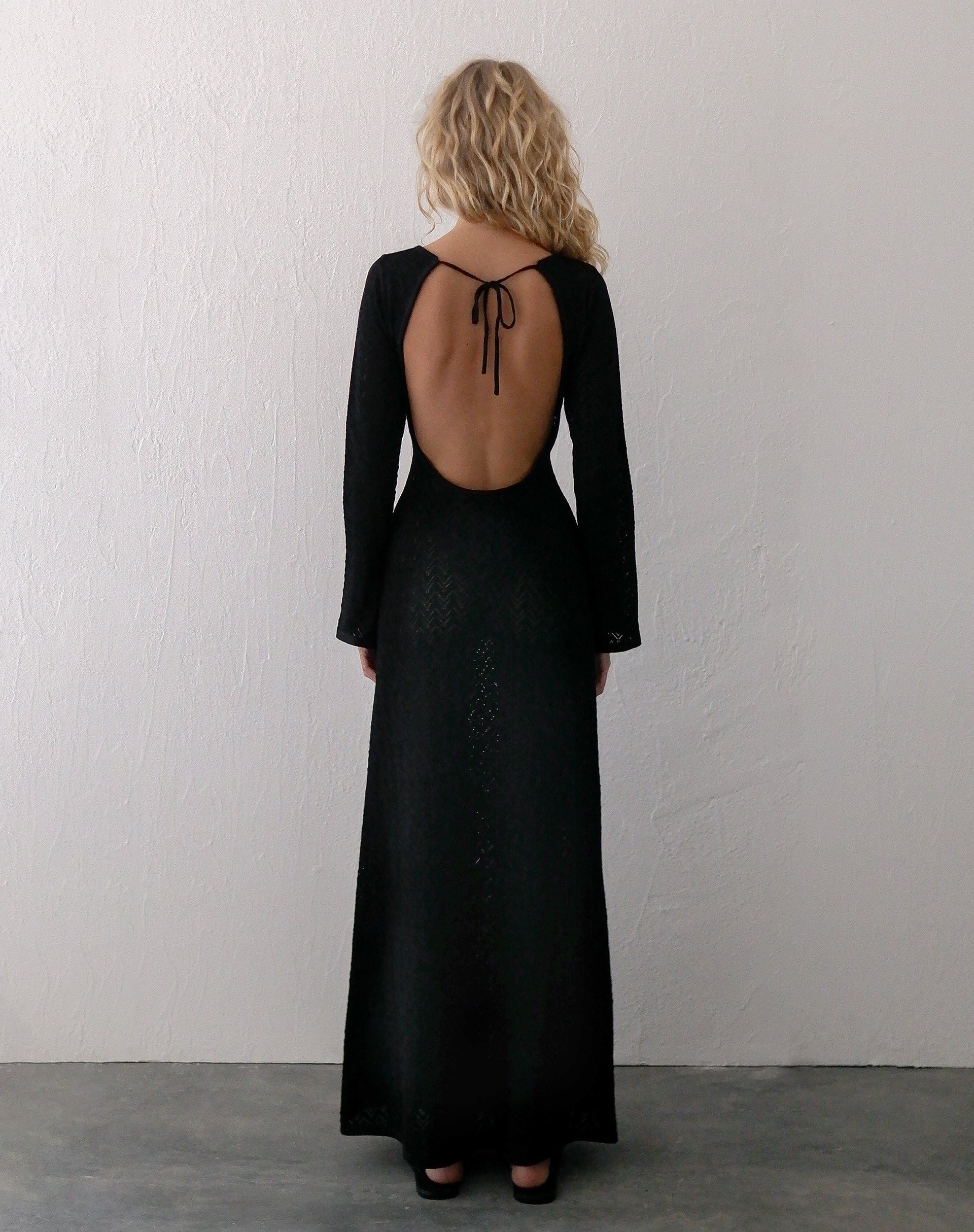 Afbeelding van Jadie Open Back Maxi Dress in Zwart