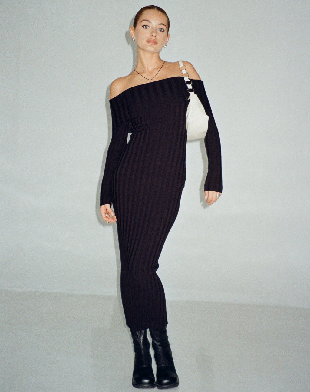 Jesuita Bardot Gebreide Midi Dress in Zwart
