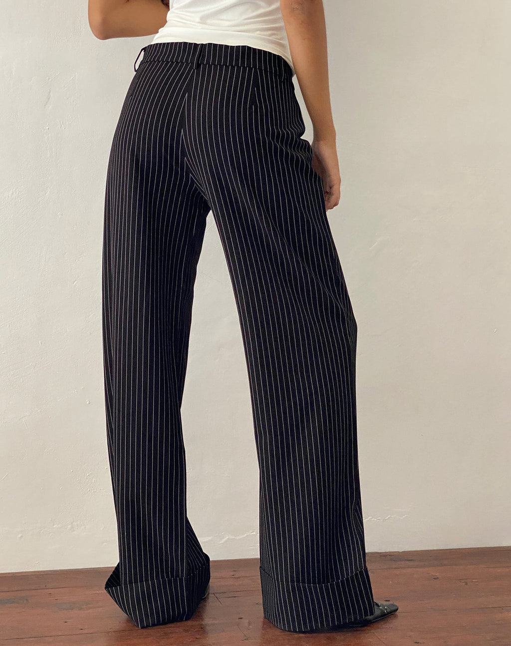 Abba broek met lage taille en zwarte krijtstreep