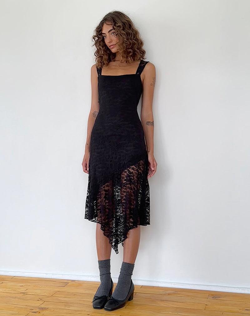Afbeelding van Adeliza Asymmetrische Midi-jurk in Jet Black met bloemenkant