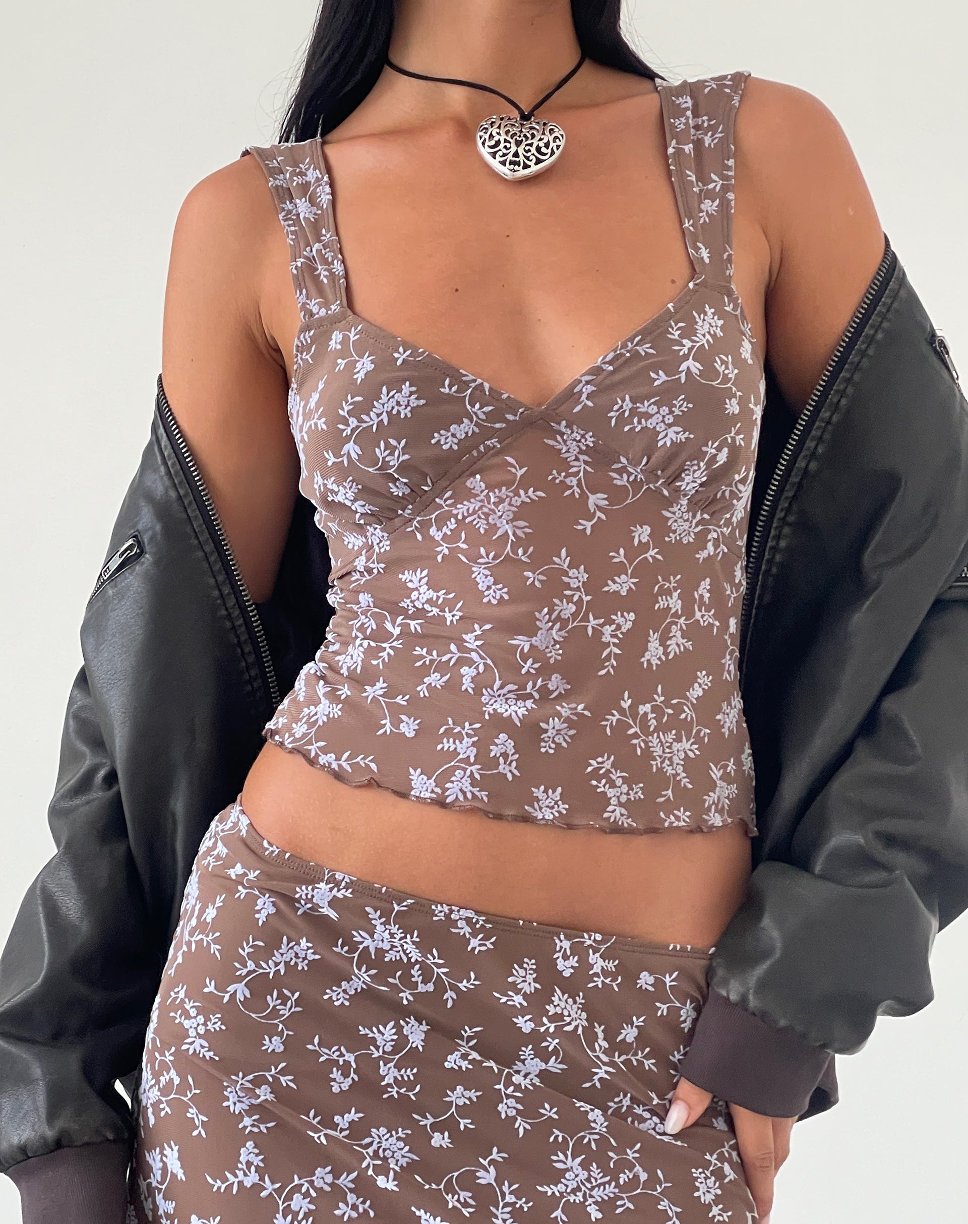 Afbeelding van Aerin Mesh Cap Sleeve Top in Botanist Flock Dark Taupe