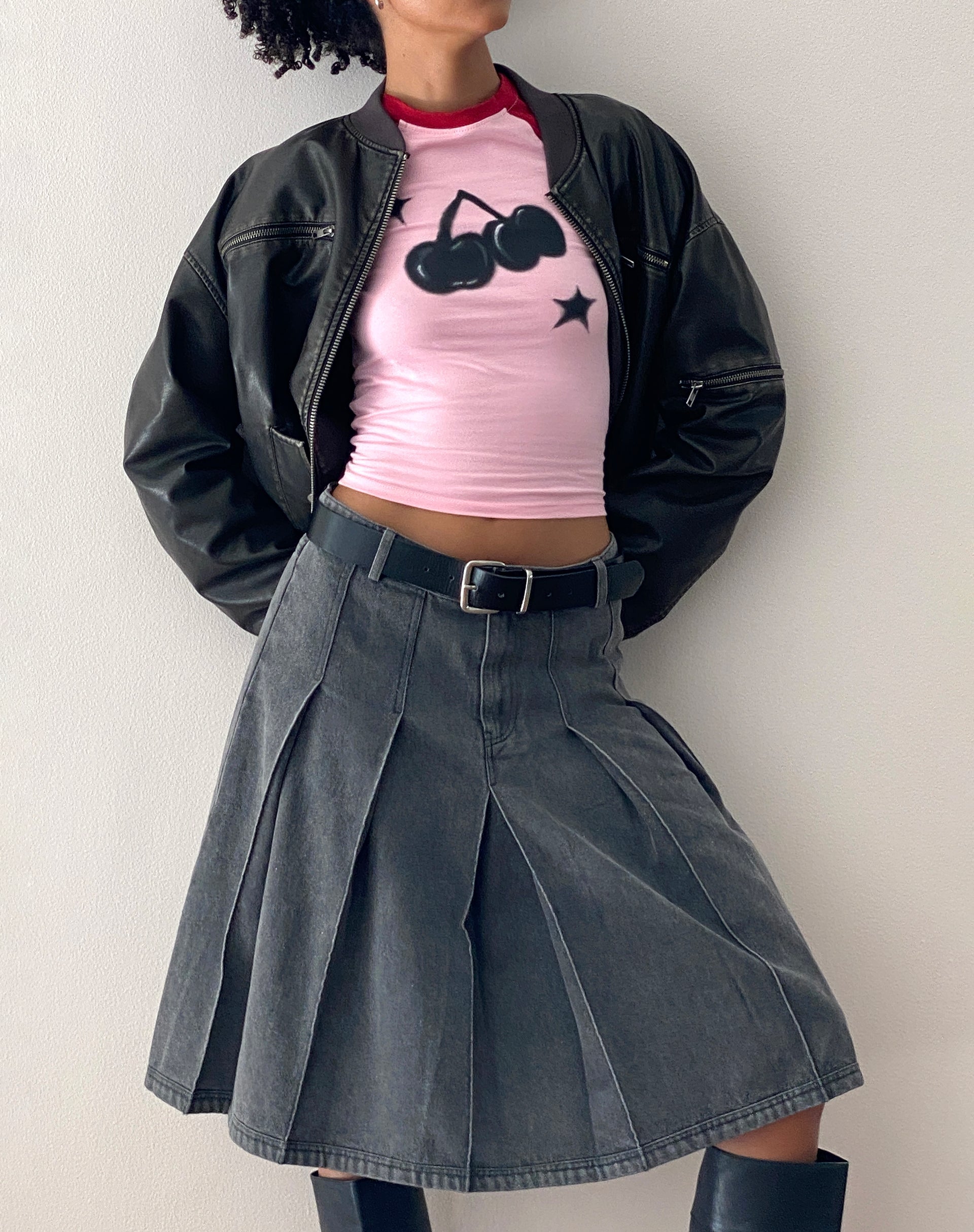 Afbeelding van Agneta Baby Tee in Ballet Roze met Rode Kersenprint