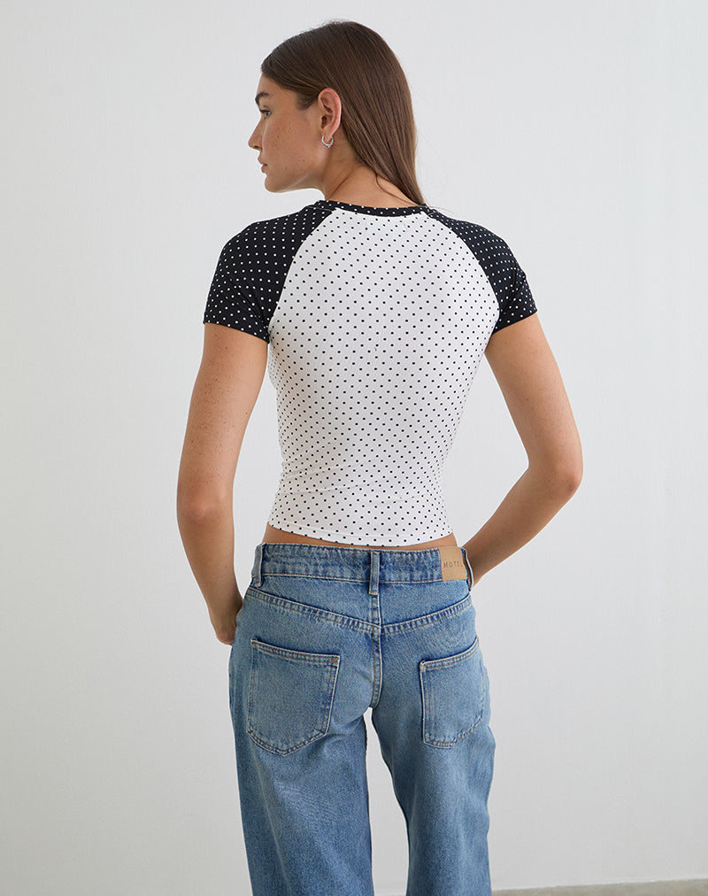 Afbeelding van Agneta T-shirt in wit en zwart met micro-polkadotprint
