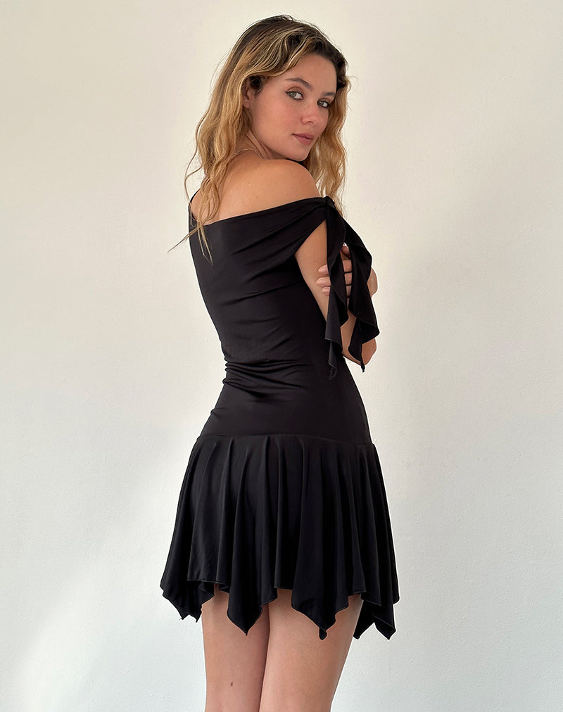 Afbeelding van Alba Midi Asymmetrische Jurk met Ruches in Zwart
