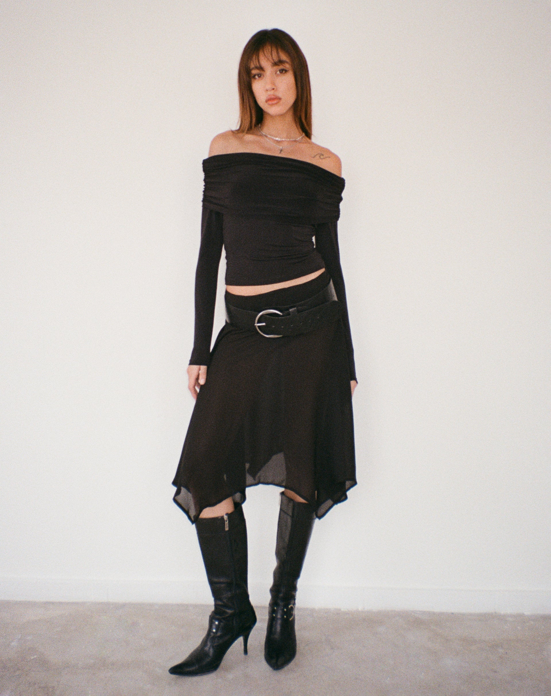 Afbeelding van Albertha Midi rok in chiffon zwart