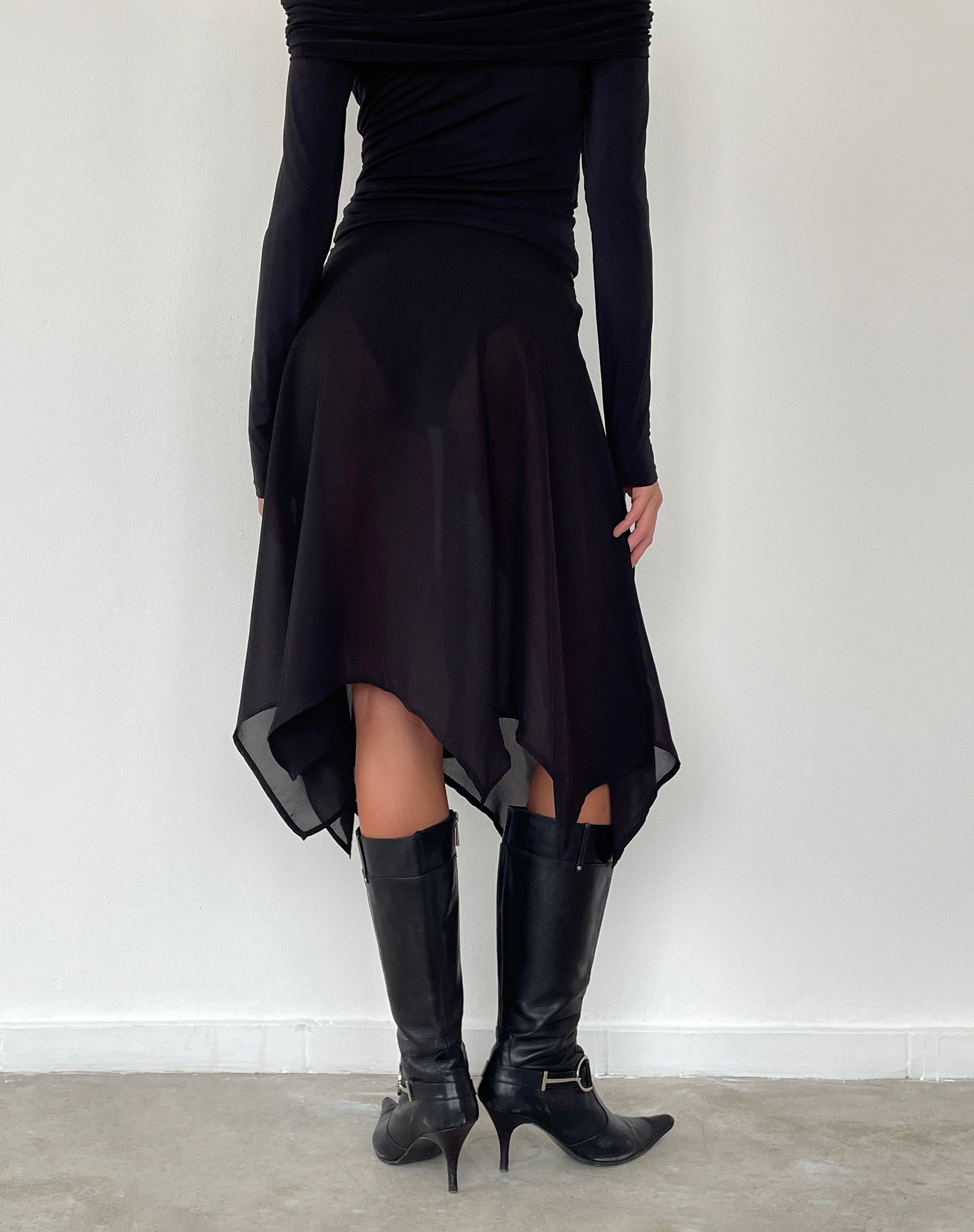 Afbeelding van Albertha Midi rok in chiffon zwart