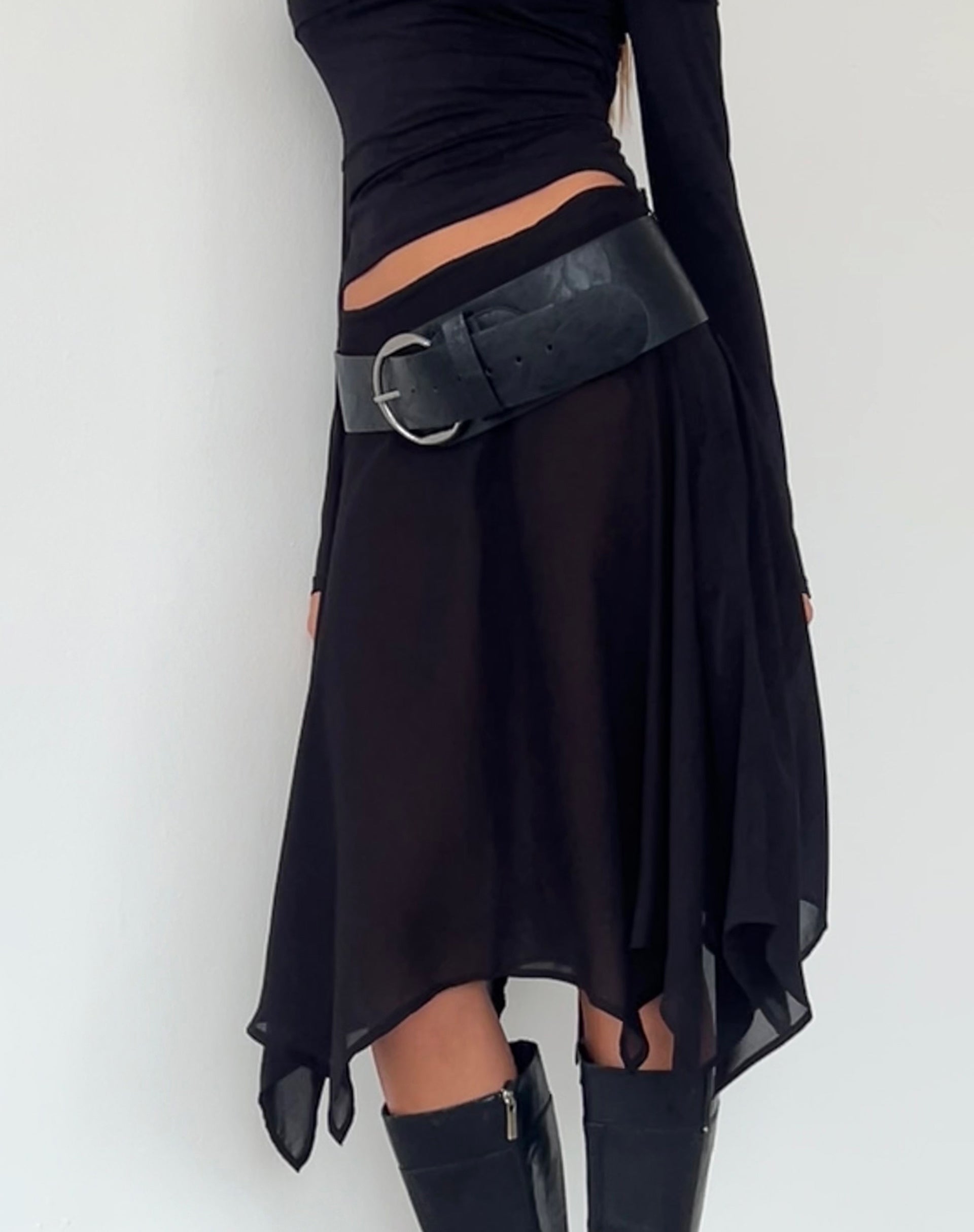 Afbeelding van Albertha Midi rok in chiffon zwart