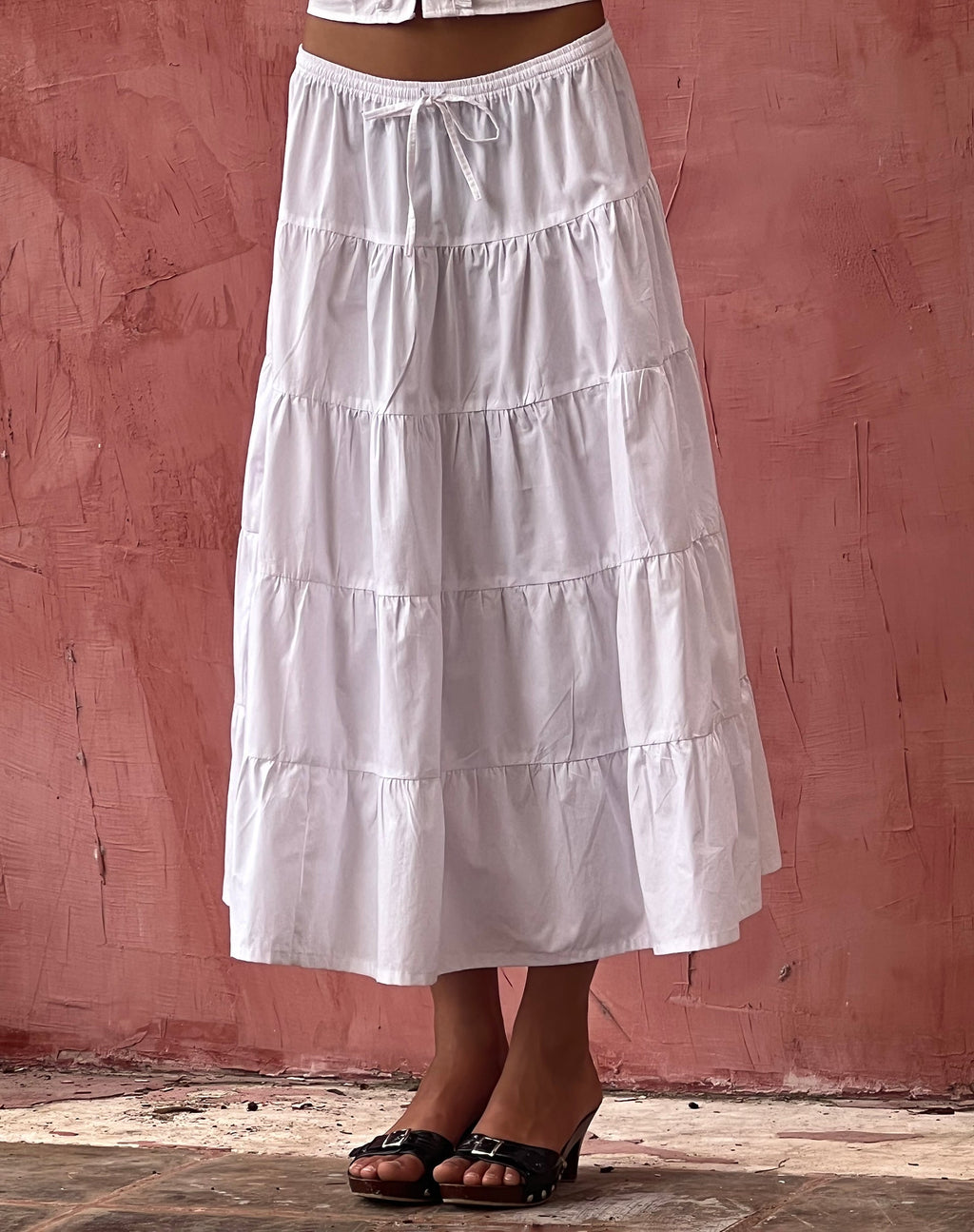 Izumi tierende midirok in popeline wit