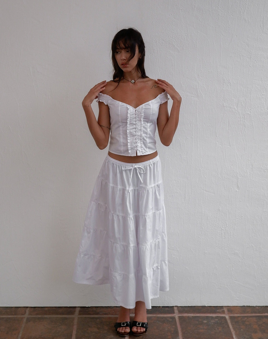 Izumi tierende midirok in popeline wit
