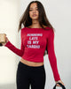Afbeelding van Amabon Lange Mouw Top in Adrenaline Rood met Running Late Slogan