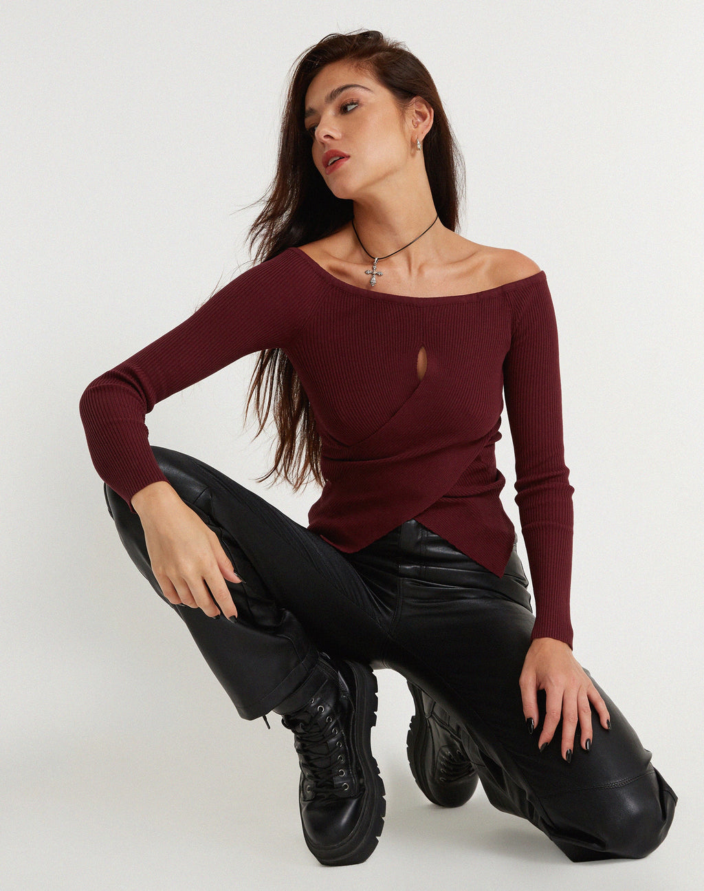 Amandari Bardot Top met lange mouwen in Marron
