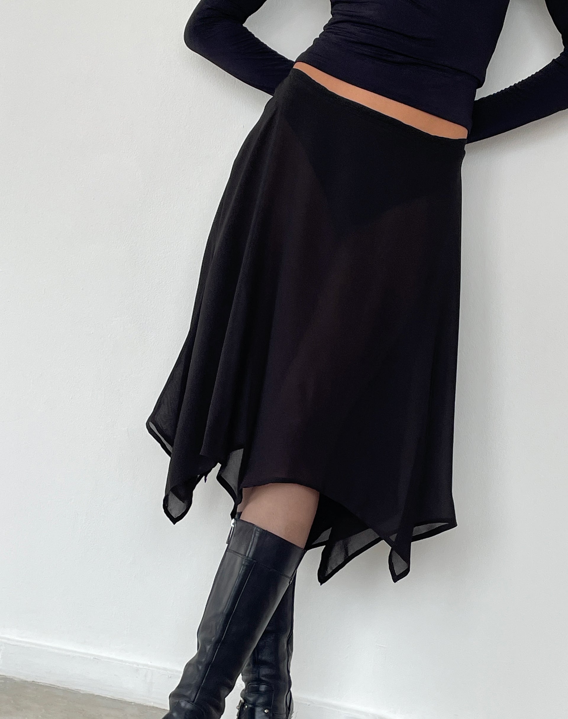 Afbeelding van Albertha Midi rok in chiffon zwart