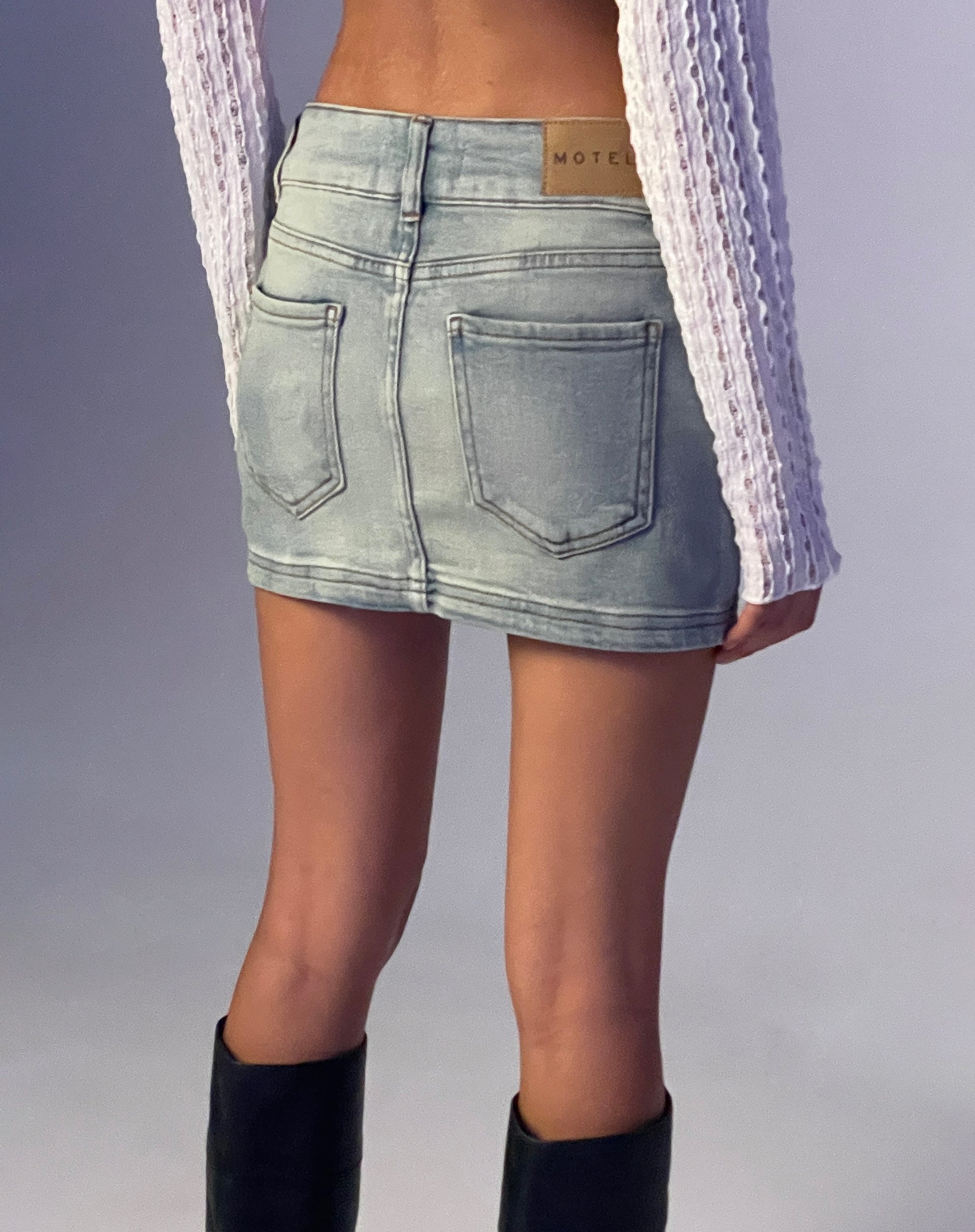 Afbeelding van Denim minirok met lage taille in Super Bleach