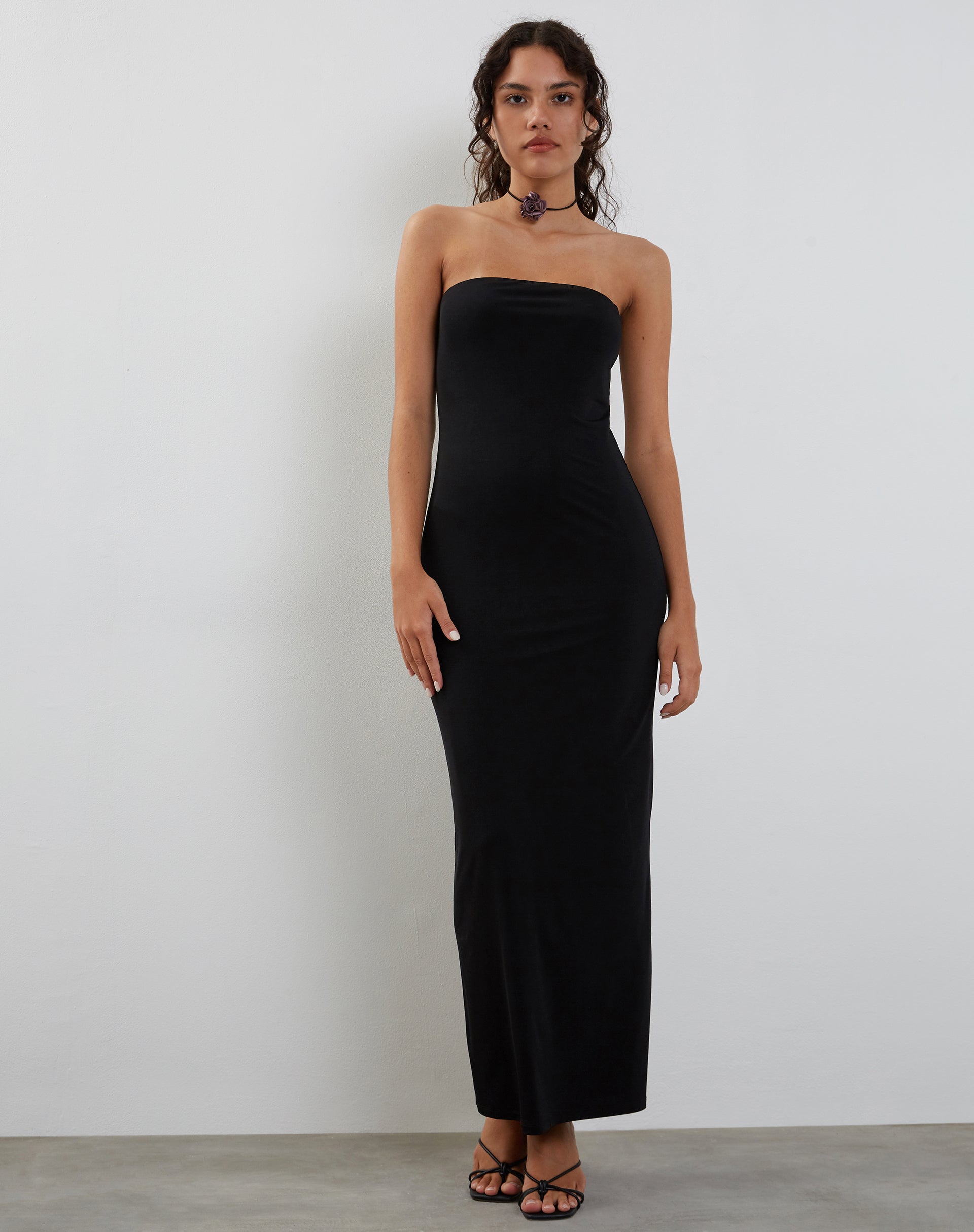 Afbeelding van Annalise Bandeau Slinky Maxi Dress in Zwart