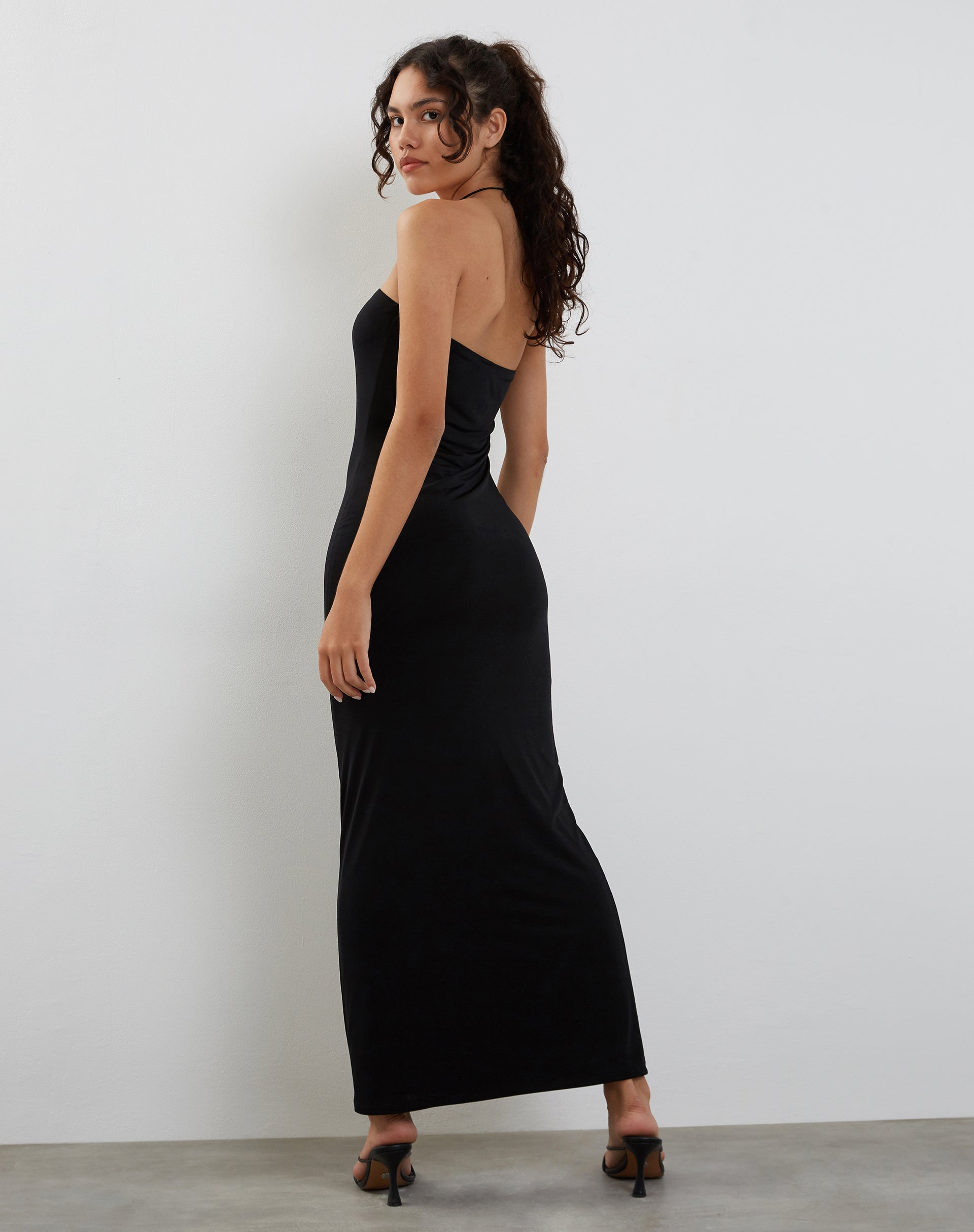 Afbeelding van Annalise Bandeau Slinky Maxi Dress in Zwart