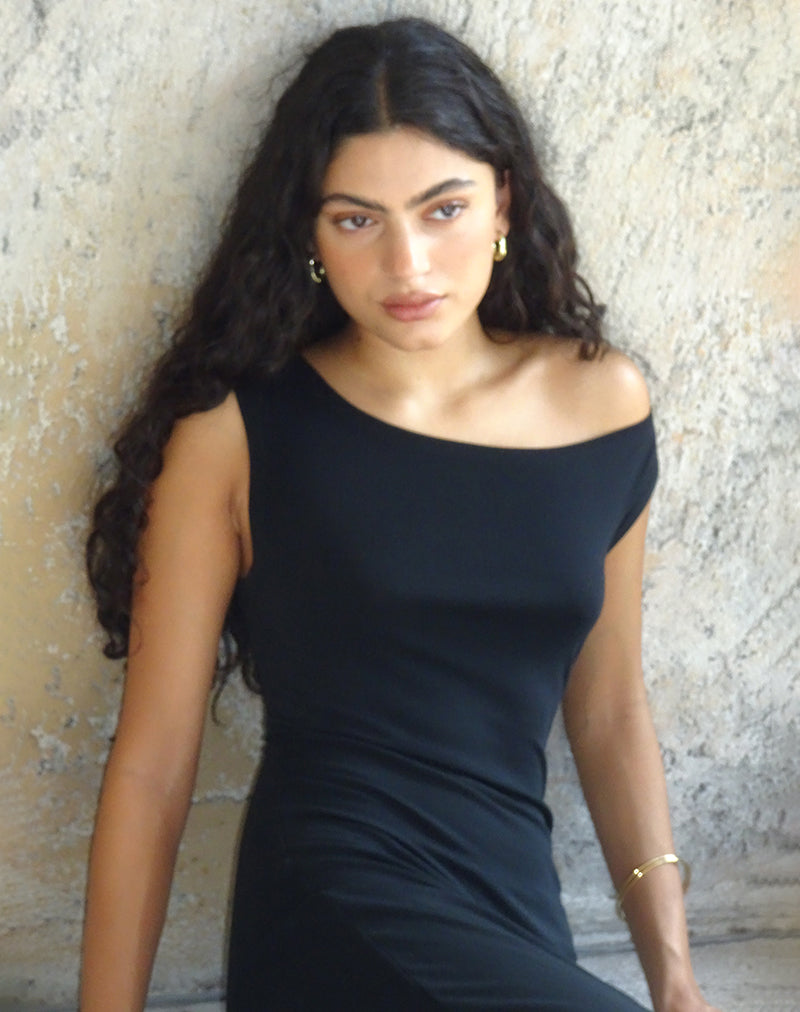 Afbeelding van Ardita Asymmetrische Ribgebreide Maxi Dress in Zwart