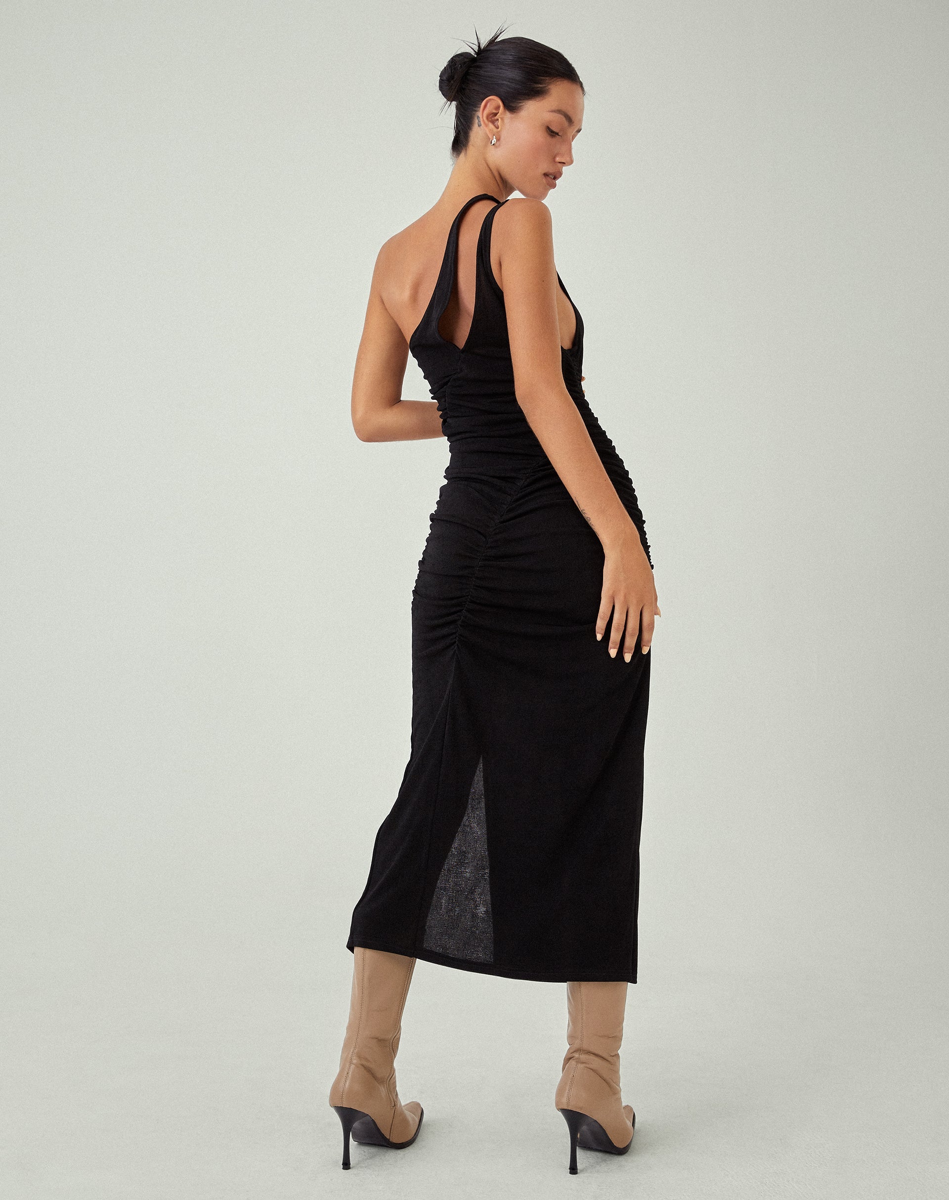 Afbeelding van MOTEL X JACQUIE Arista Midi Dress in Zwart