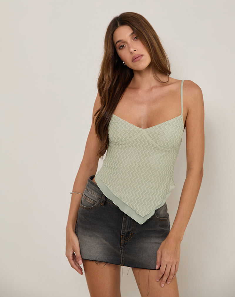 Afbeelding van Arlina Cami Top in Zigzag Mesh Sage
