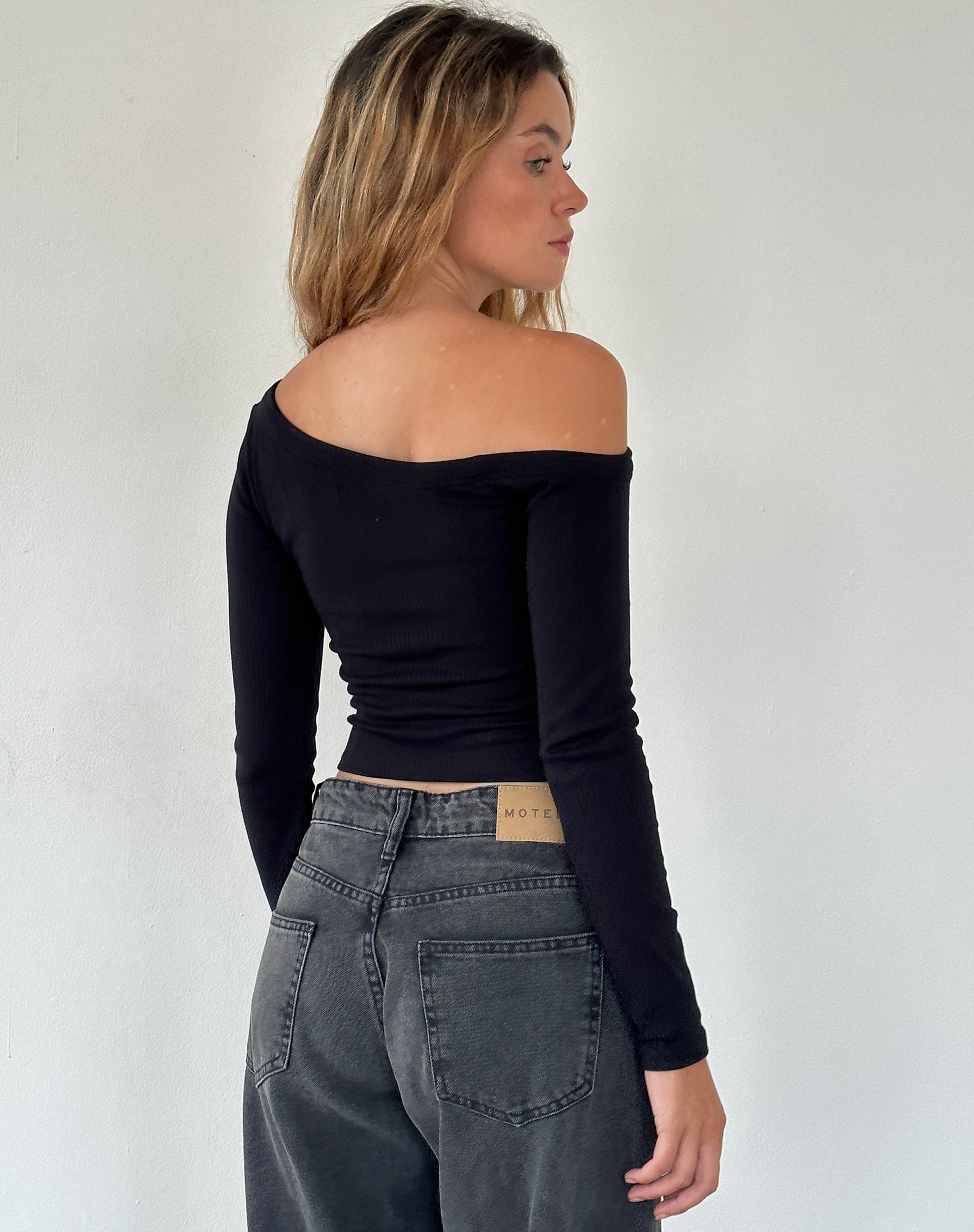 Afbeelding van Ashia Asymmetrische Lange Mouw Top in Zwart Superzachte Dikke Rib