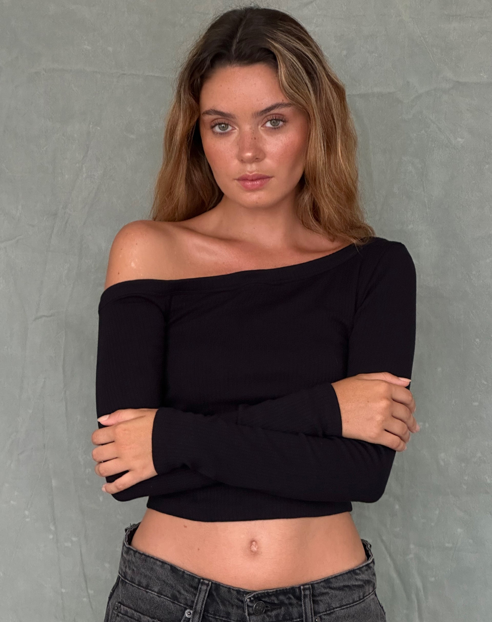 Afbeelding van Ashia Asymmetrische Lange Mouw Top in Zwart Superzachte Dikke Rib