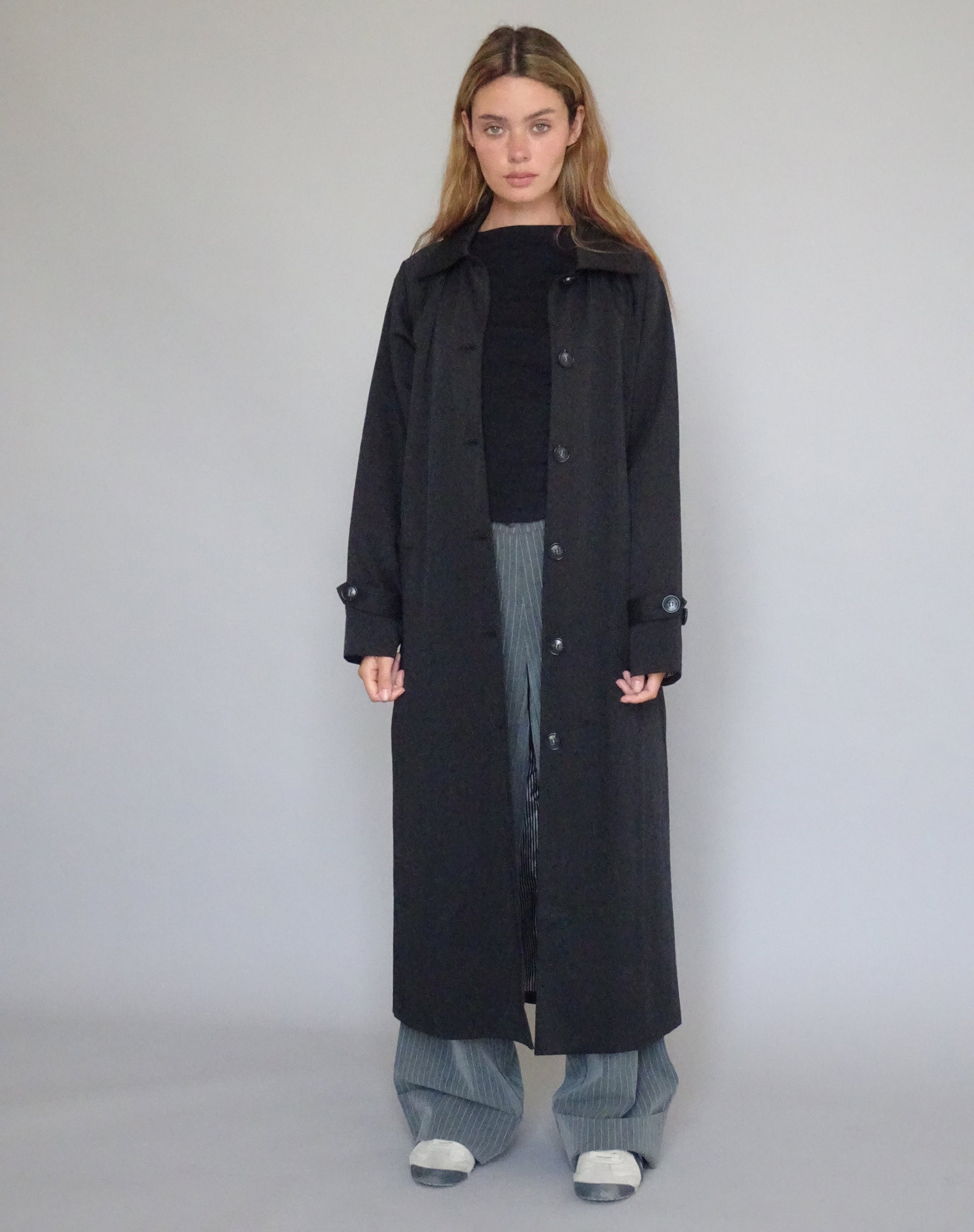 Afbeelding van Assa Trenchcoat in zwart met streepvoering