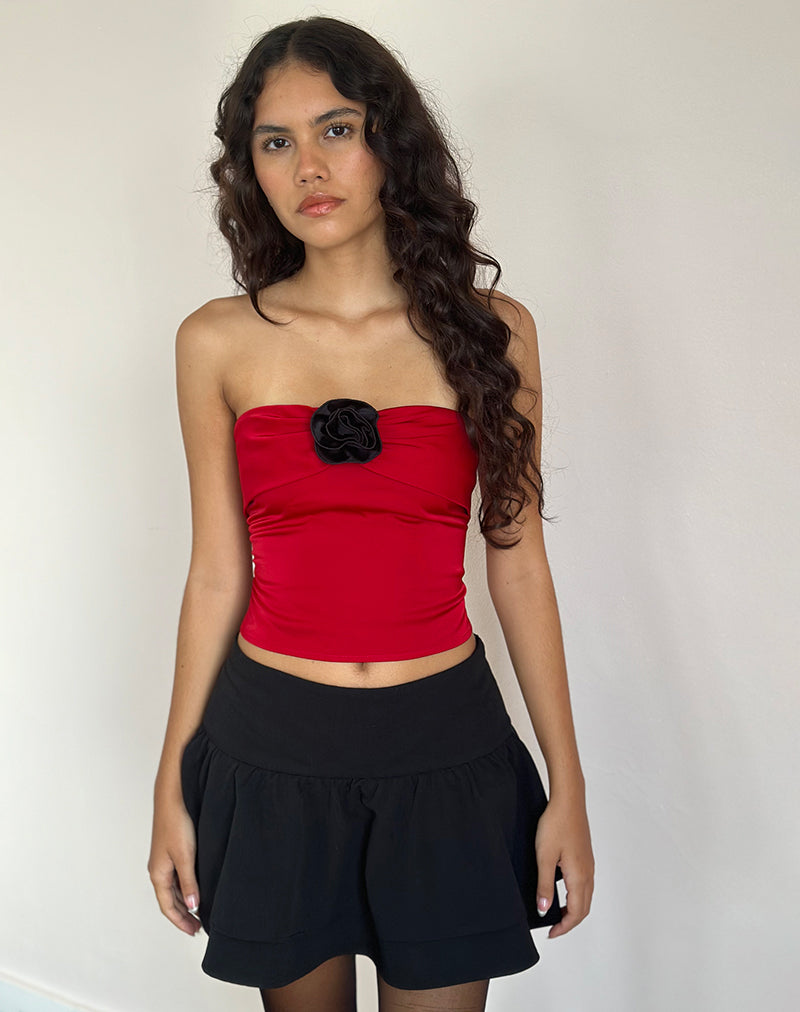 Afbeelding van Astrum Satijnen Bandeau Top in Rood met Zwarte Roos