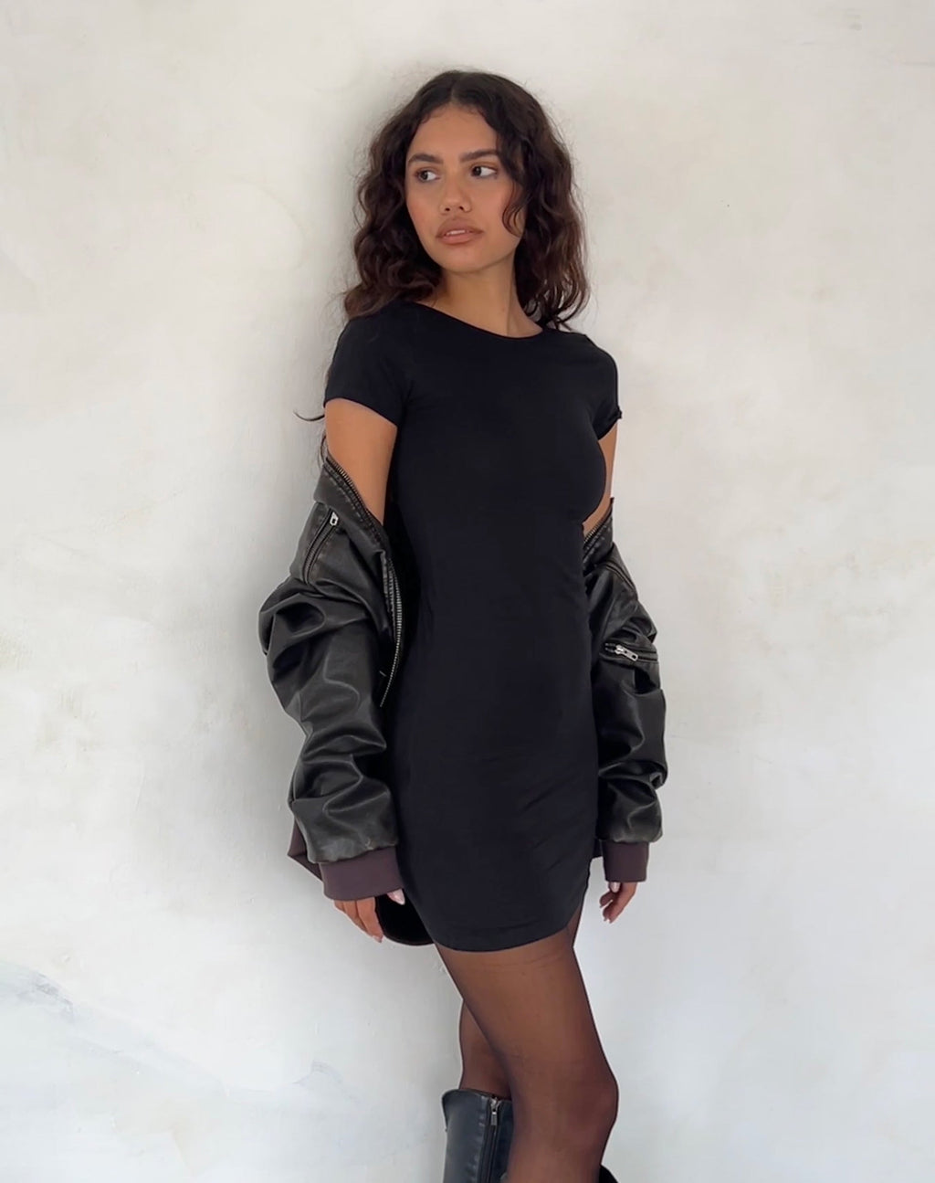Atina Open Rug Mini Jurk in Zwart