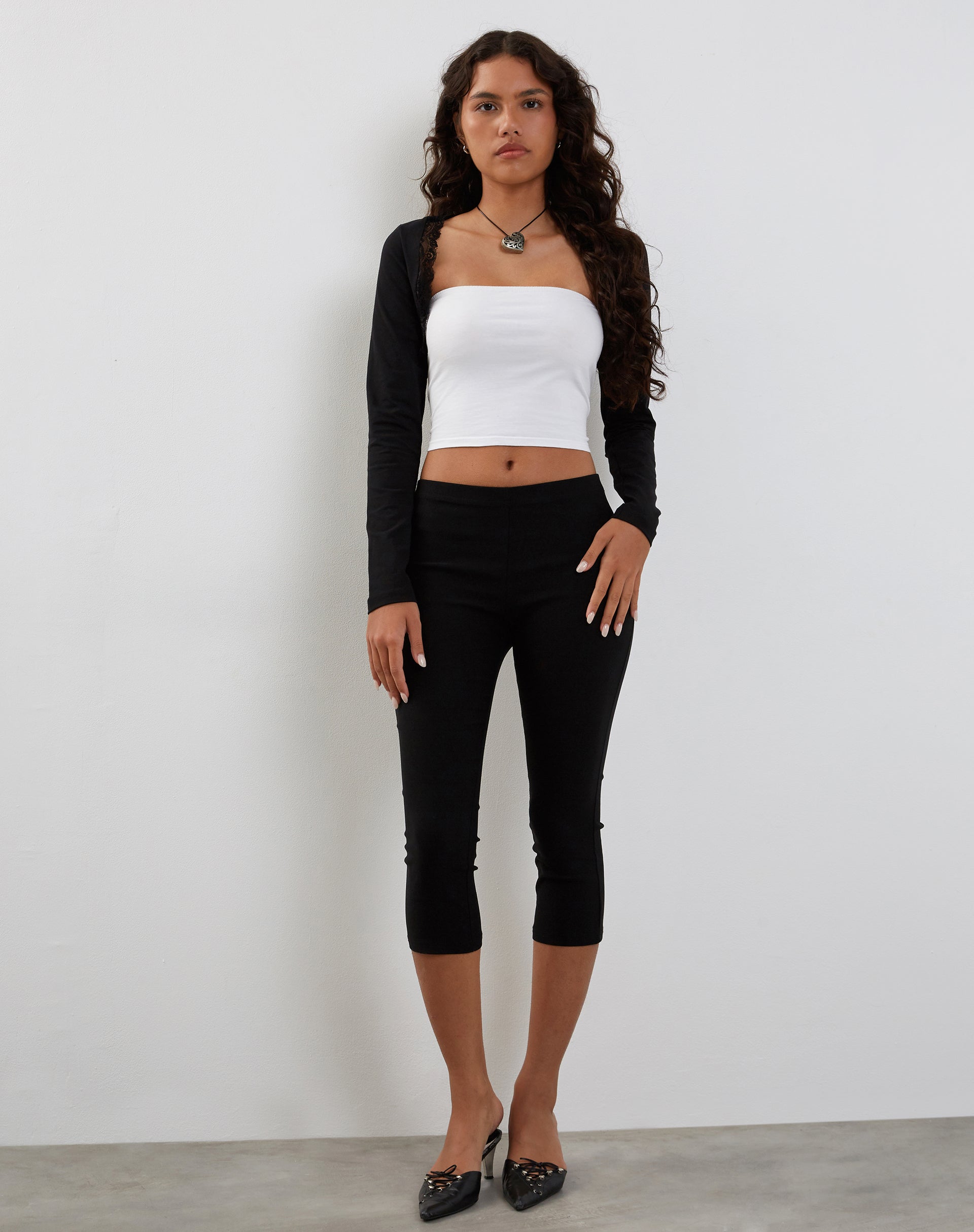Afbeelding van Avya Kanten Shrug Top in Lycra Kant Zwart