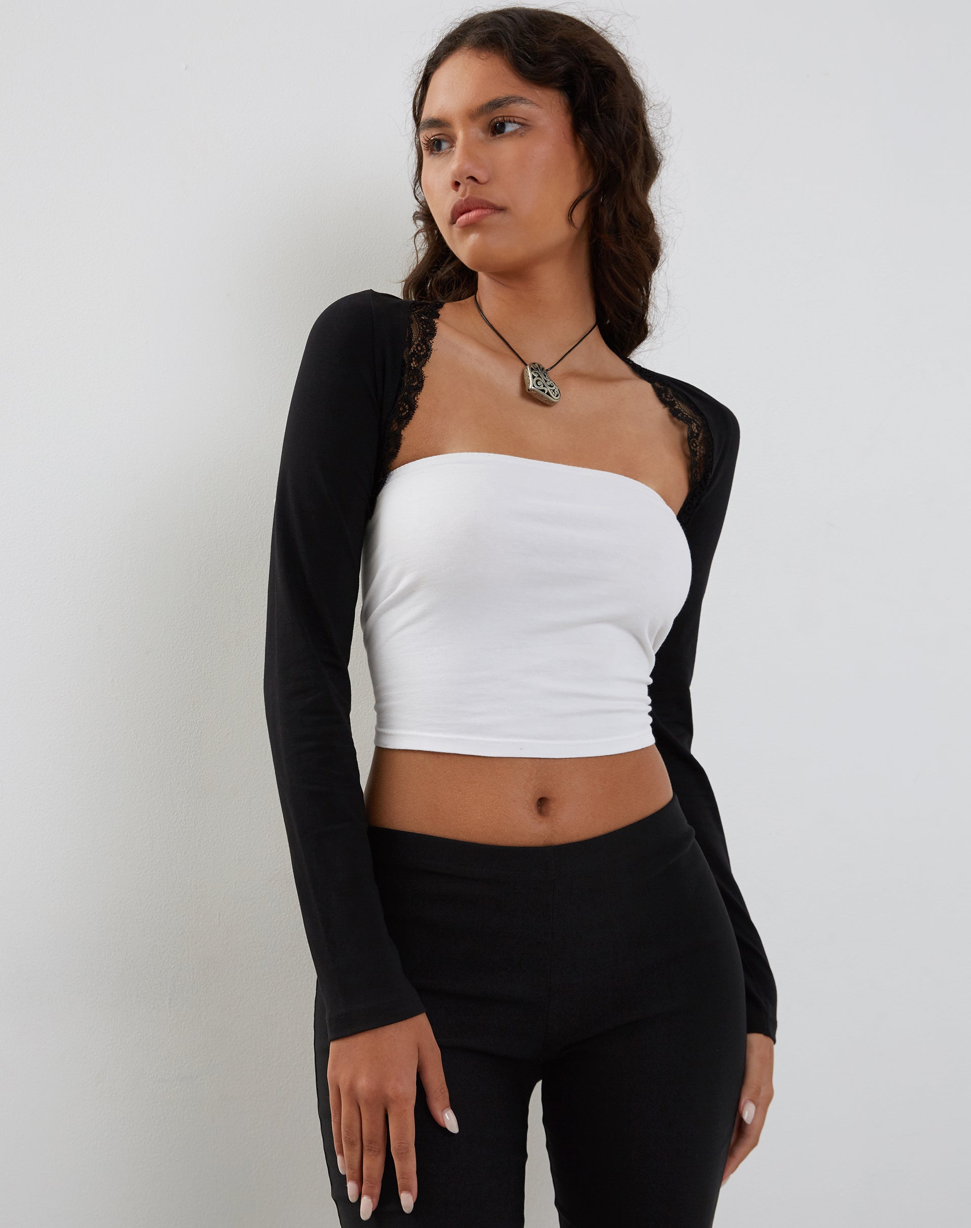 Afbeelding van Avya Kanten Shrug Top in Lycra Kant Zwart