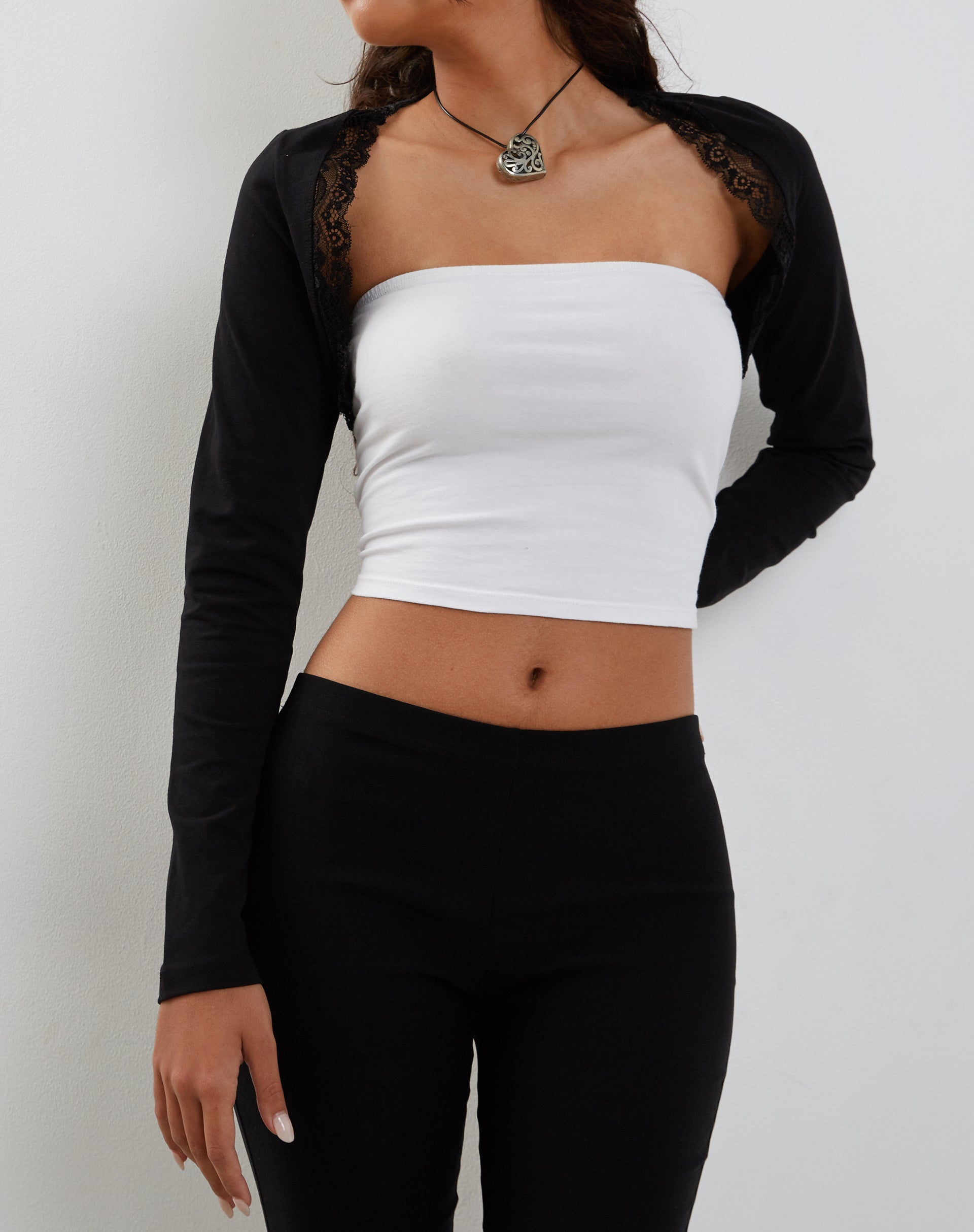 Afbeelding van Avya Kanten Shrug Top in Lycra Kant Zwart
