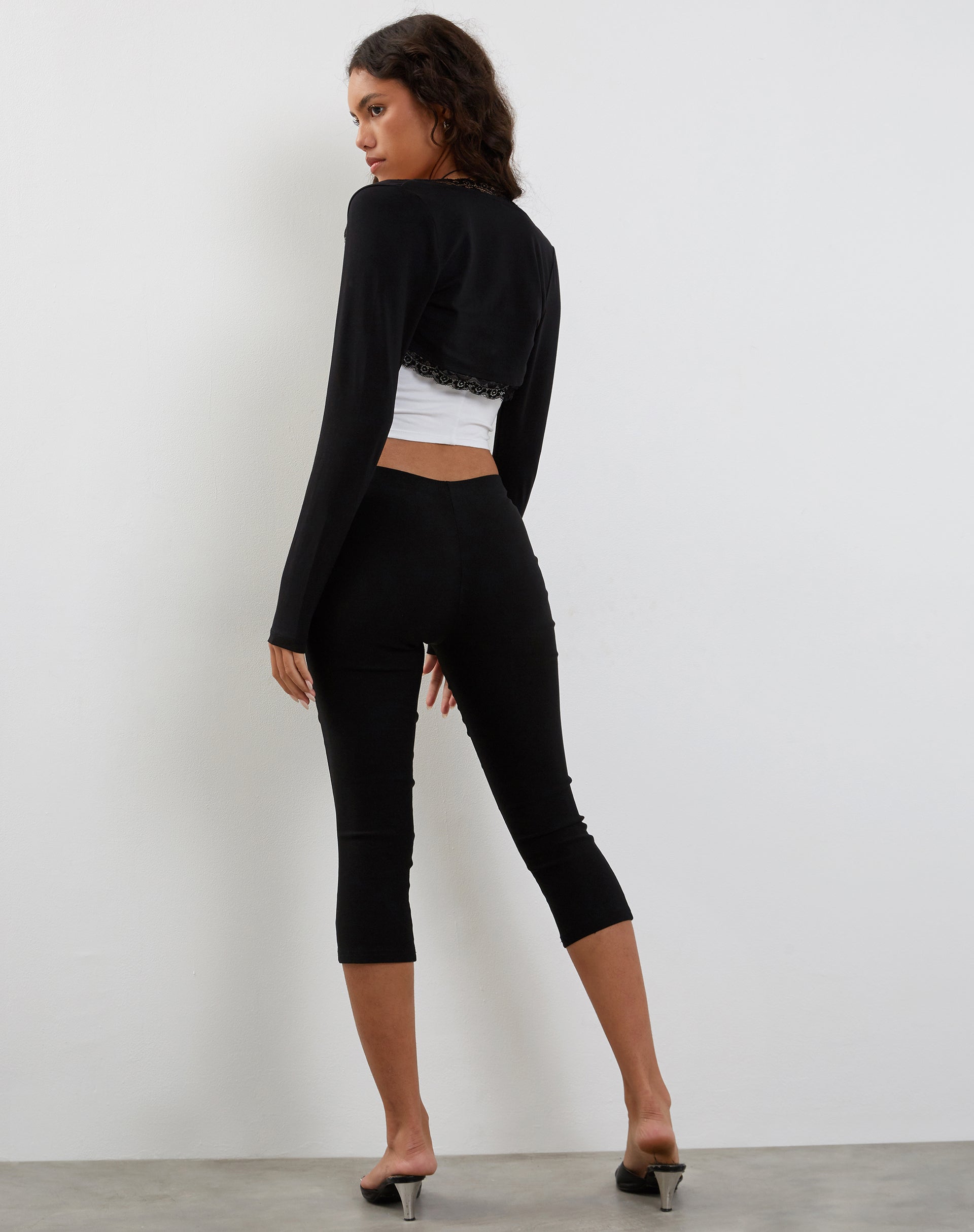 Afbeelding van Avya Kanten Shrug Top in Lycra Kant Zwart