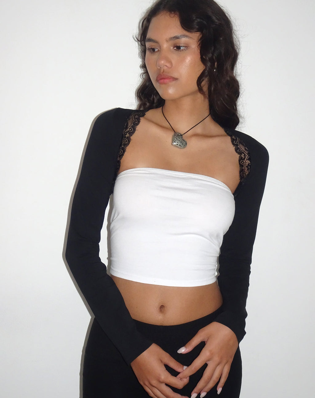 Avya Kanten Shrug Top in Lycra Kant Zwart