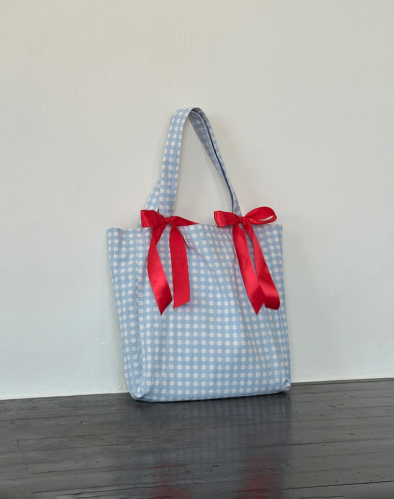 Barbara draagtas in blauw geruit met rode strik