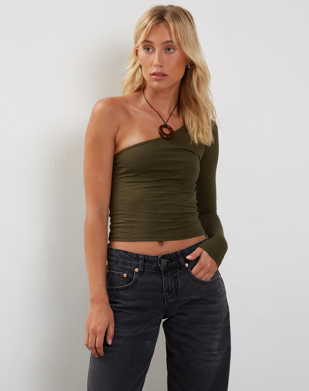 Bayge One Shoulder Top in Olijf