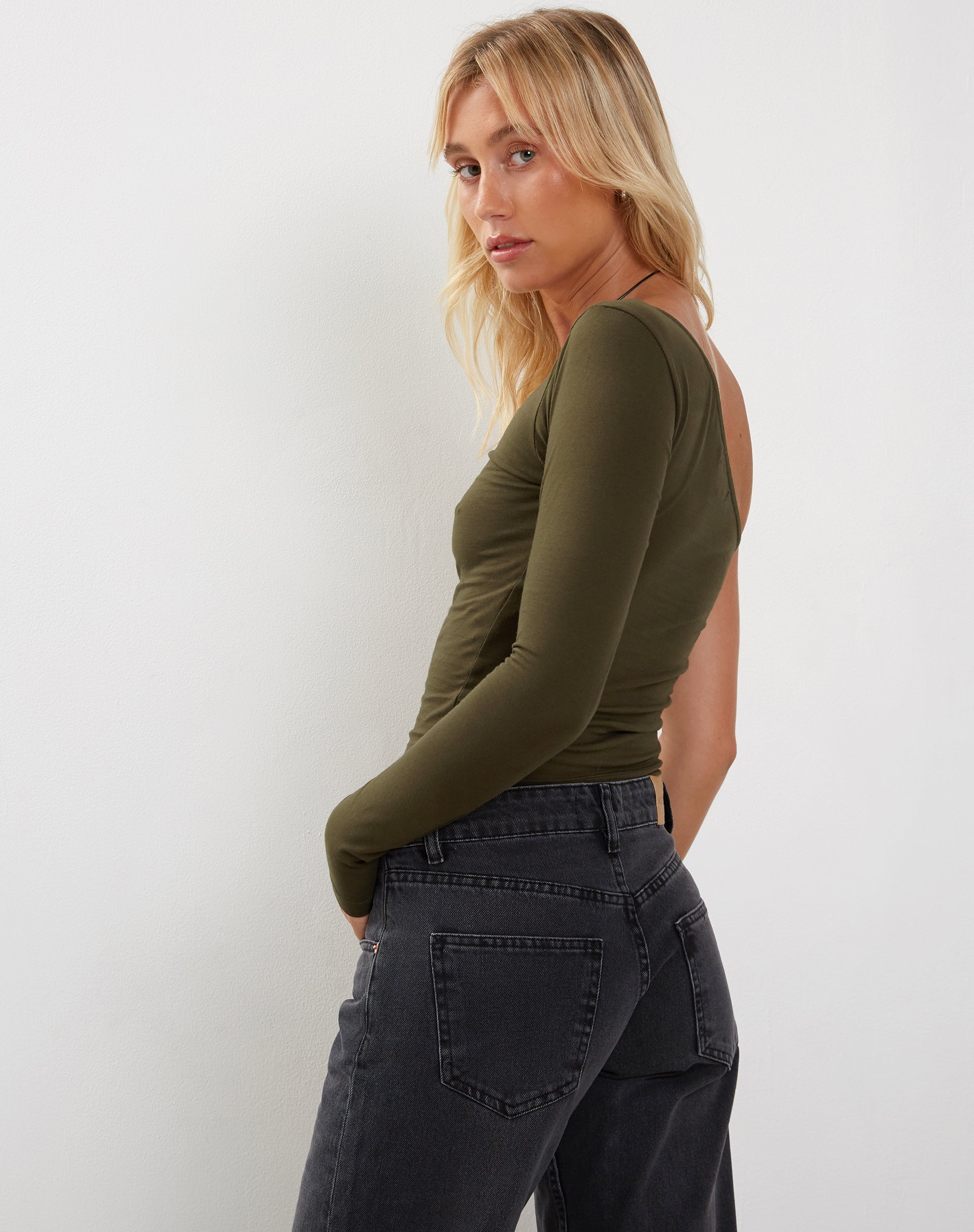Afbeelding van Bayge One Shoulder Top in Olijf